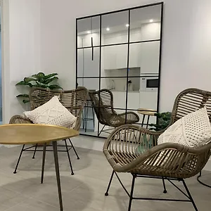 https://lovely-suites-tarifa-estudio-a-estrenar-en-el-centro-y.es-andalucia.com